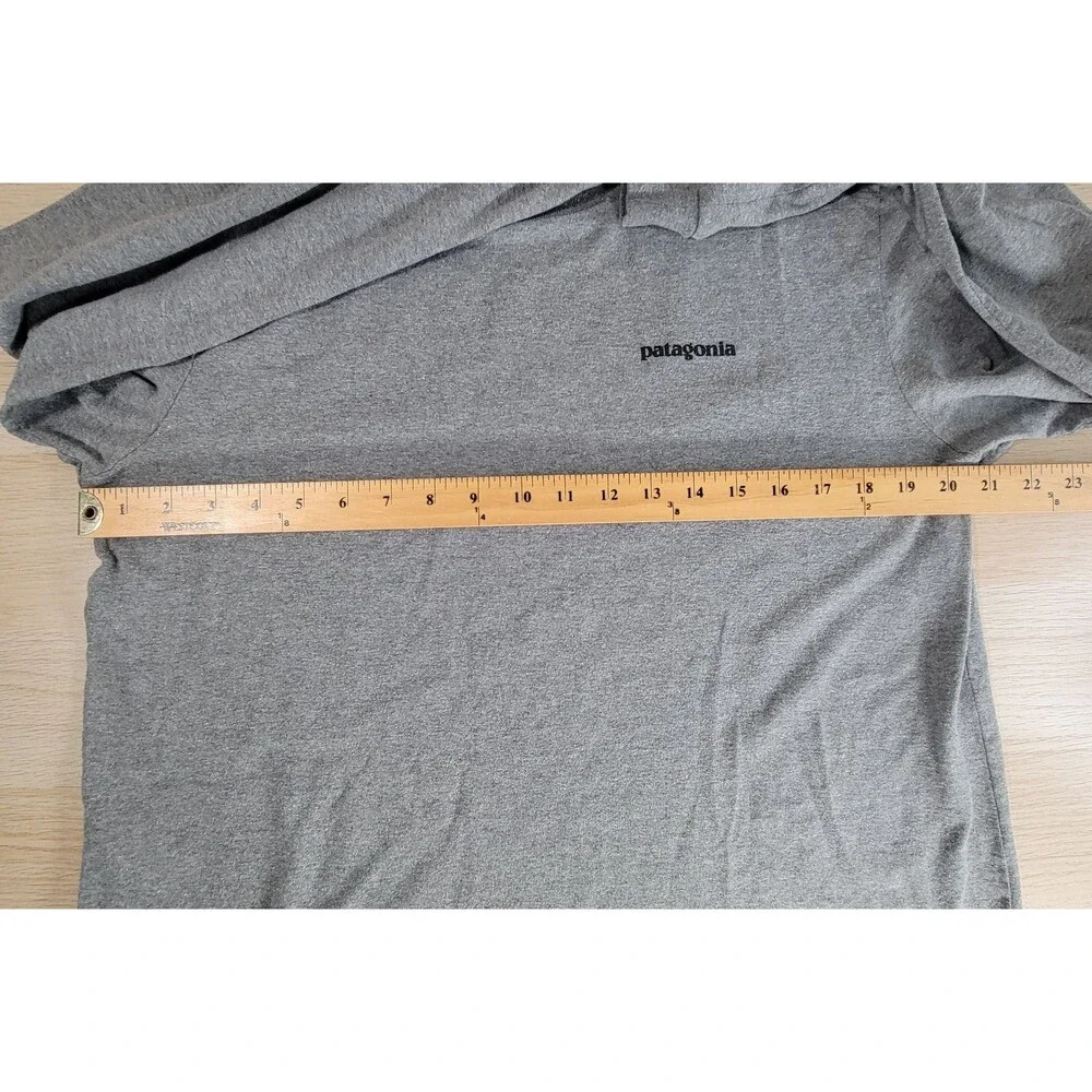 Patagonia Mens Long Sleeved Shirt Size Medium P-6 Logo Responsibili-Tee Gray